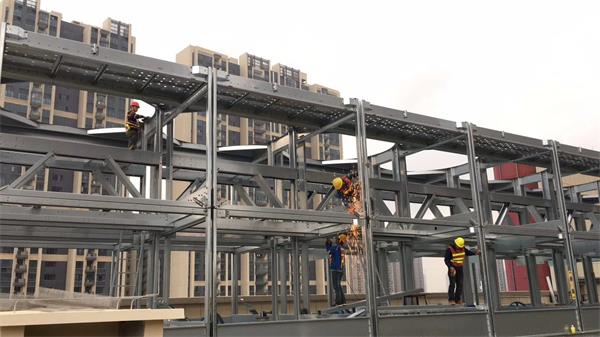 分享閉式冷卻塔的冷卻水量是能夠調(diào)整的。(冷卻塔分